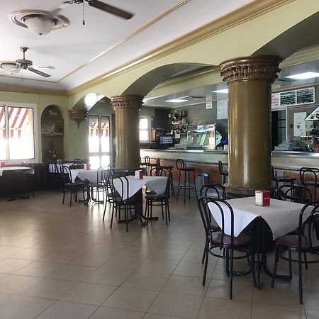Hostal Bar San Pedro Mairena De Alcor Eksteriør bilde