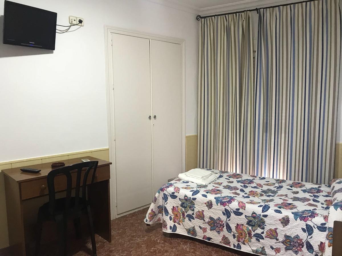 Hostal Bar San Pedro Mairena De Alcor Eksteriør bilde