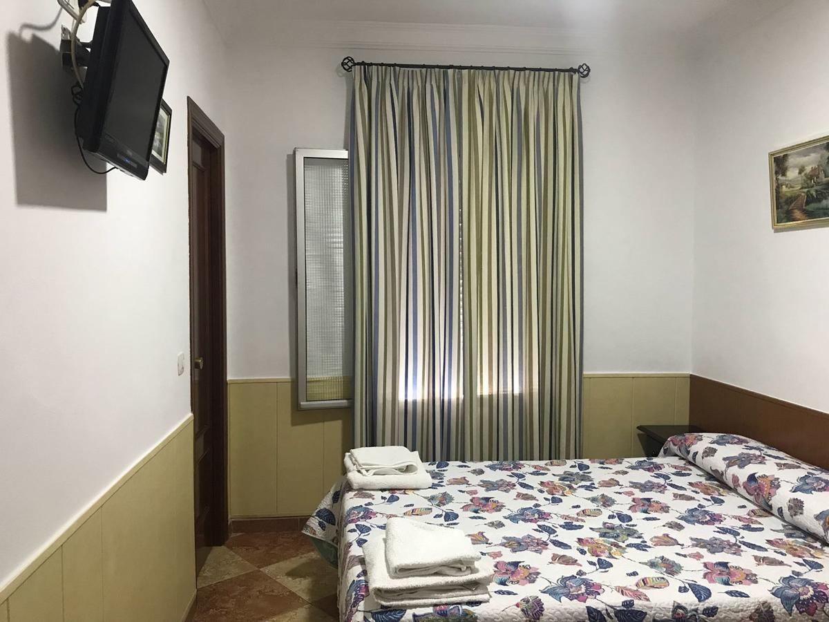 Hostal Bar San Pedro Mairena De Alcor Eksteriør bilde