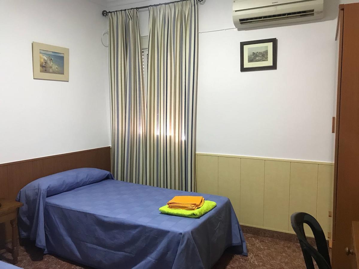 Hostal Bar San Pedro Mairena De Alcor Eksteriør bilde