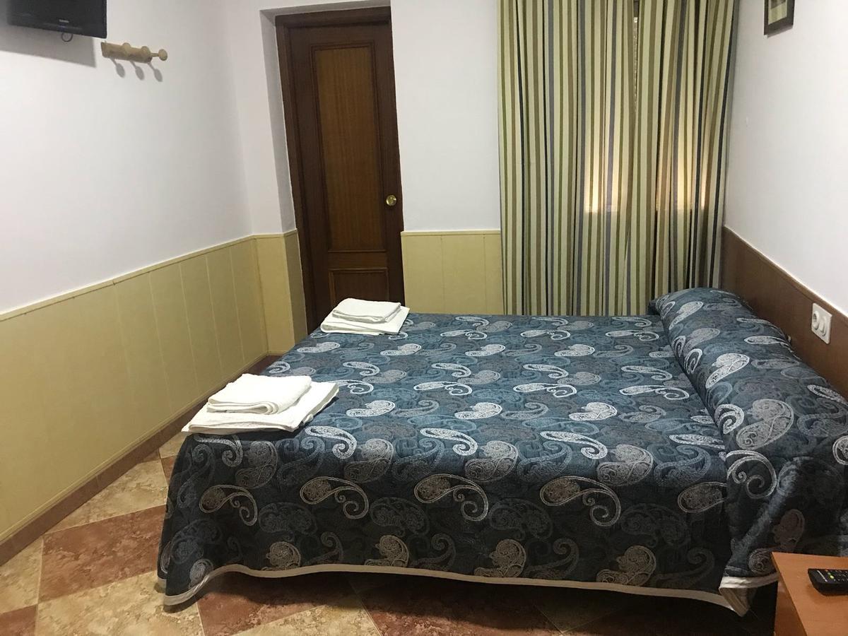 Hostal Bar San Pedro Mairena De Alcor Eksteriør bilde